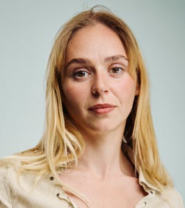 Statsministerens bestie Irina Olsen skal skilles